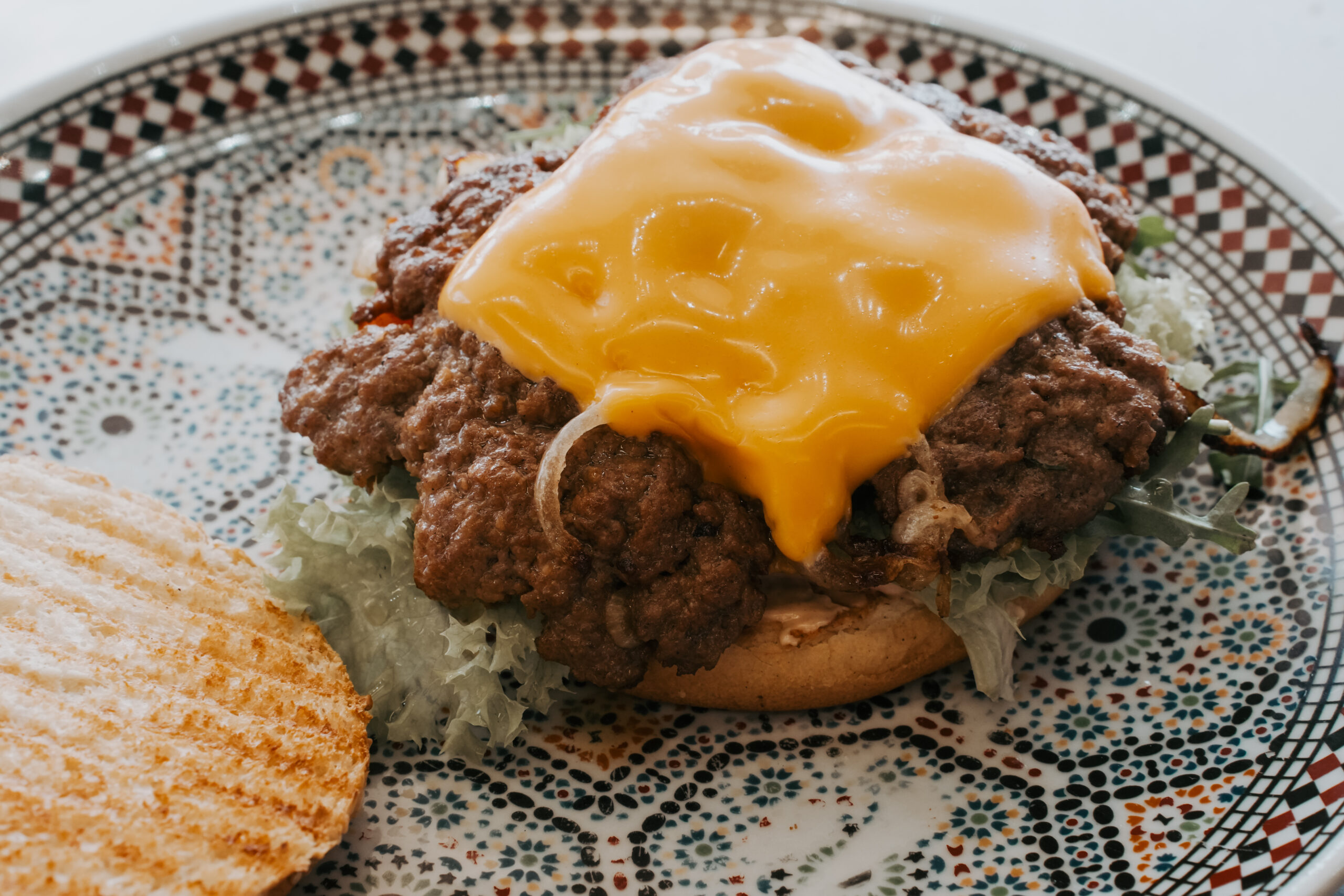 La Rose Cheeseburger